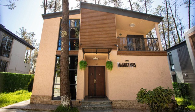 3-bedroom Family Paradise Villa in Woods
