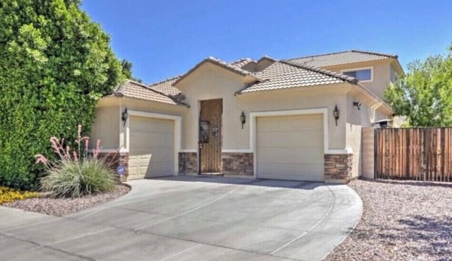 3 Bedroom home just 15 mint from sky harbor airport in south mountain in Phoenix