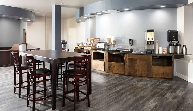 3 Comfortable Accommodation Close to University of Arizona! W/Pool Access! in Tucson