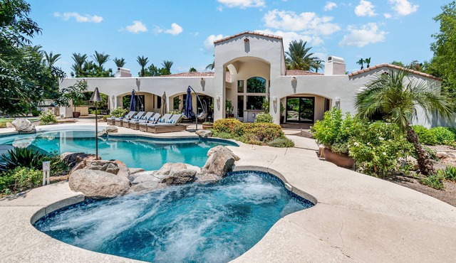 ❤️️3 Min to Old Town❤️️Spectular Villa❤️️SwimBar❤️️PickleBall❤️️Golf❤️️Spa❤️️BBQ in Scottsdale
