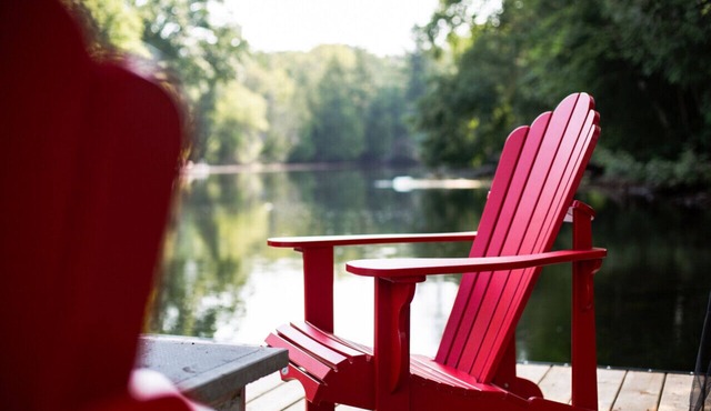 3BR Waterfront Hidden Gem w/Private Dock & Hot Tub in Kawartha Lakes