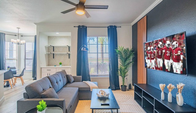 3Min To Stadium w/Balcony Pool Gym Parking W/D in Glendale