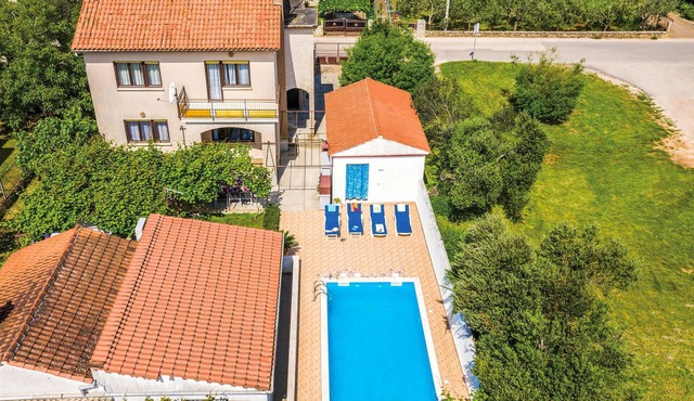 4 bedroom pet friendly home in Stinjan in Stinjan