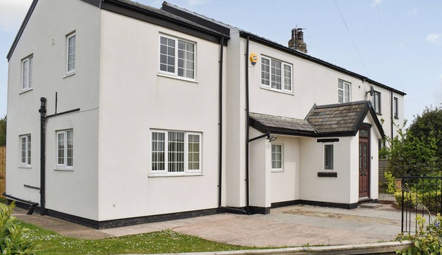 5 bedroom accommodation in Warton, near Lytham in Wesham