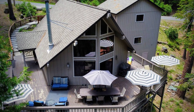 5 Star Cabin! Summer is here & Wintertime is open for booking! 5 min to the LAKE in Cold Springs