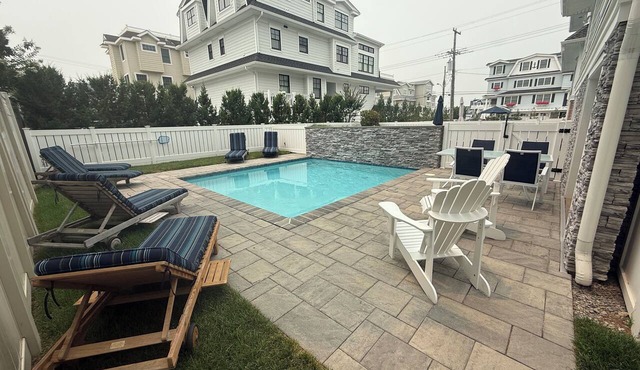 5BR 8 beds 24oceanavalon private pool outdoor bonus room, smart TV & pool table in Avalon