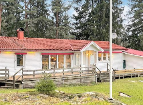 6 person holiday home in PRÄSSEBO-By Traum in Prassebo