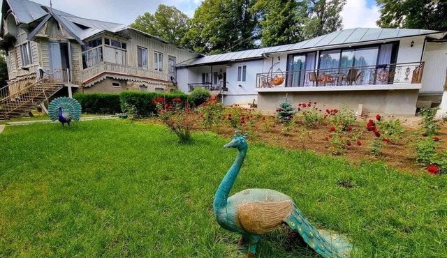 A well-furnished house in Kojor welcomes you with pleasure.