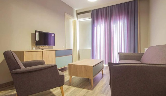 Abashidze House. Cozy and bright apartment in central part of city.