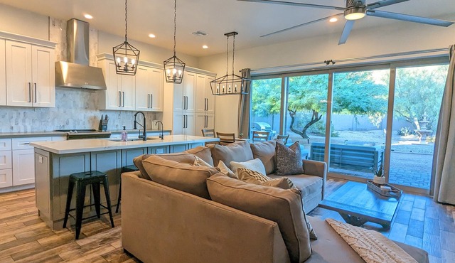 ADOBE - ABODE Modern luxury 1000sqft custom guest home with mountain views in Mesa