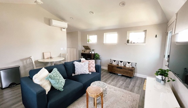 Adorable Two-Bedroom Carriage House with Patio in Denver