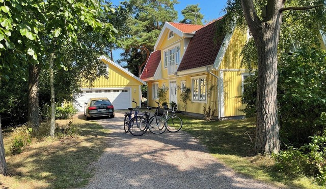 Amazing Location at Sandy Beach + Outdoor Jacuzzi in Höllviken