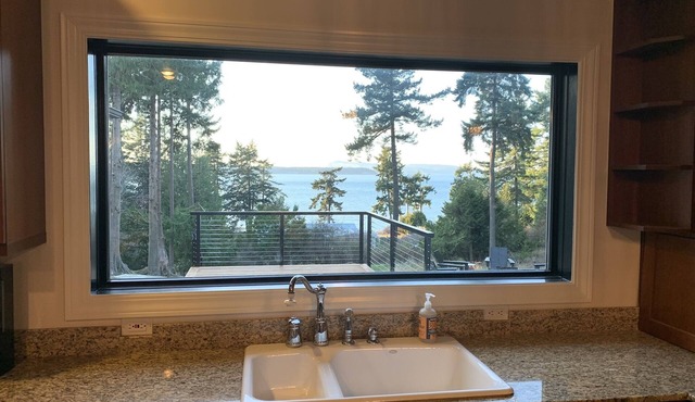 Amazing sunsets! Water view, hot tub, close to town, fire pit. in Eastsound