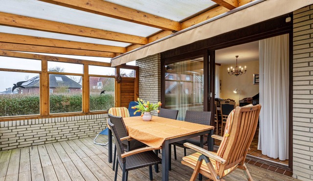 Apartment 'Westerdeich' with Private Terrace, Shared Garden and Wi-Fi in Westerdeichstrich