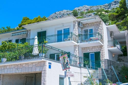 Apartments Robert in Brela