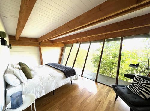 Architectural Marvel in Hollywood Hills with Views in Los Angeles