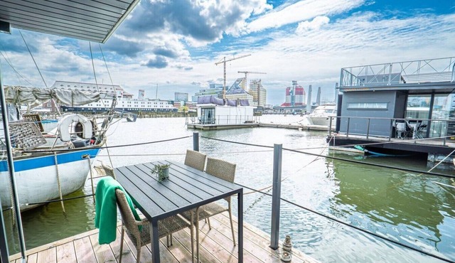 At Sea Houseboat w/Rooftop | Heart of Gothenburg in Gothenburg