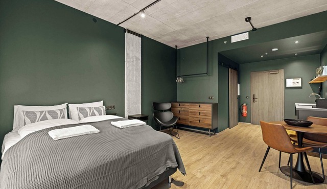 Aurora Nooks - Superior Studio for 2 guests with free parking in Kópavogur
