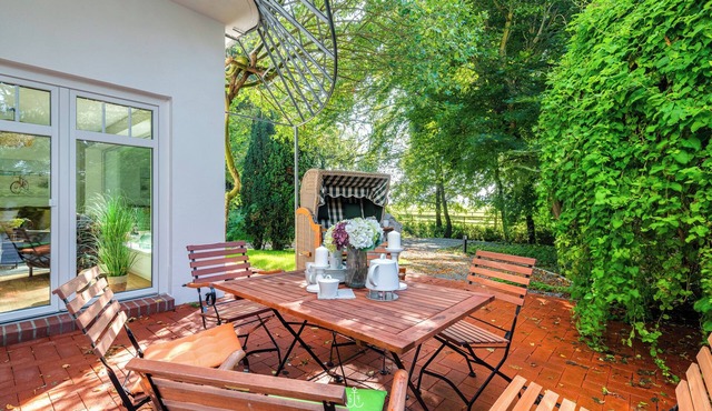 Auster- Exklusive Einrichtung auf 120 m² mit Terrasse und Strandkorb in Hedwigenkoog