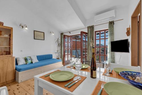 Authentic Hideaway by Riva with Free Parking in Podgora