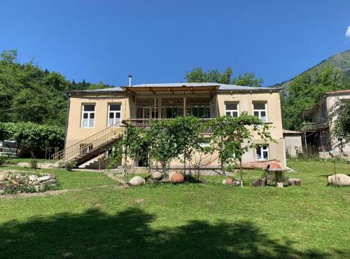 Authentic house with a huge garden