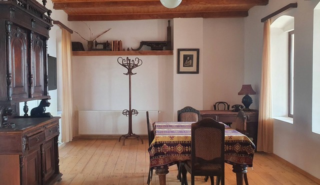 Authentic & stylish Bungalow and Artists residence in Kakheti, 2 km from Signagi