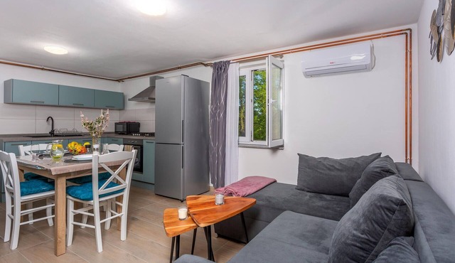 Awesome apartment in Risika with WiFi in Risika