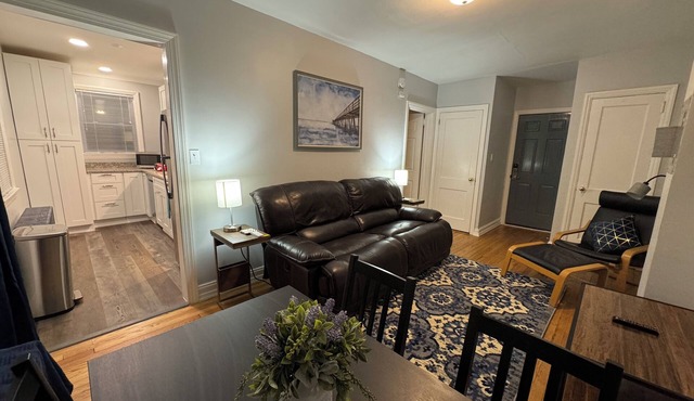 Beautifully Restored and Sunny 1 Bedrm Apt, Centrally Located, w Private Parking in Washington