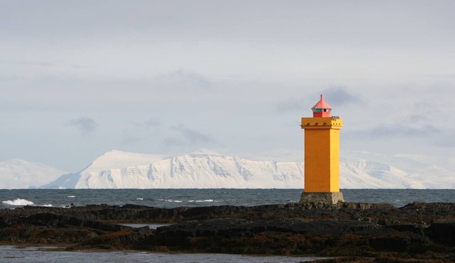 Blue Lagoon, Reykjavík City and Keflavík airport all within a short distance in Vogar