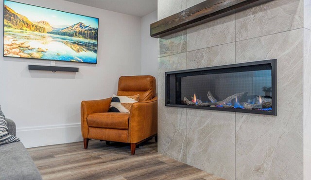 Blue Spruce Den Vernon - Stay Cozy. Play Wild. in Vernon