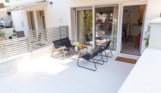 Box, deluxe studio with terrace near Bacvice beach in Split