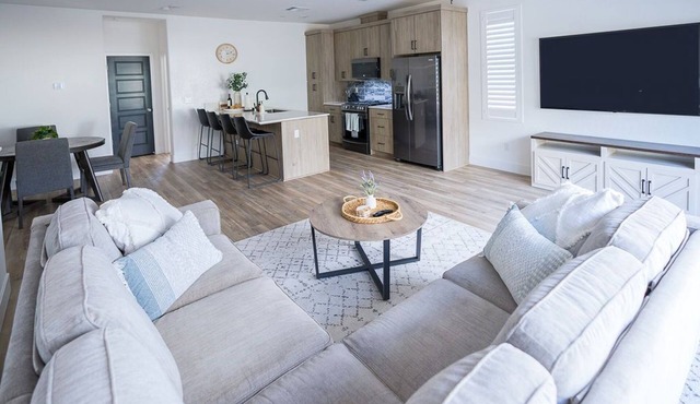 Brand new 2 bed/2 bath townhome in gated community in Clovis