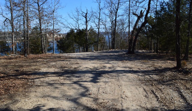 Branson area Lakehouse, 5 Bedrooms, 3 Baths, (Sleeps 9-15) New decks Spring 2019 in Kimberling City
