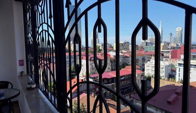 Bright Modern 2BR Apt near Central Park & Beach