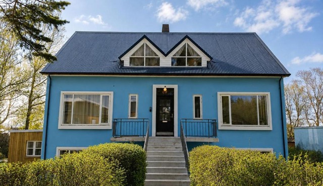 Bright & Spacious Stay for Families and Friends in Reykjavík