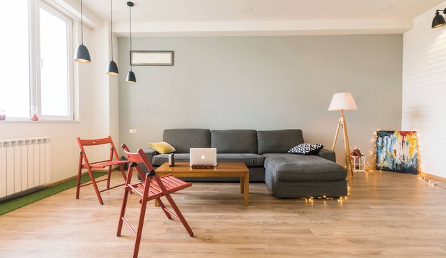 Bright & Stylish 2 Bedroom Apartment by City Hall