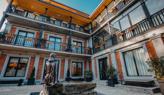 Bright-stylish Place with pool, Bar& Restaurant