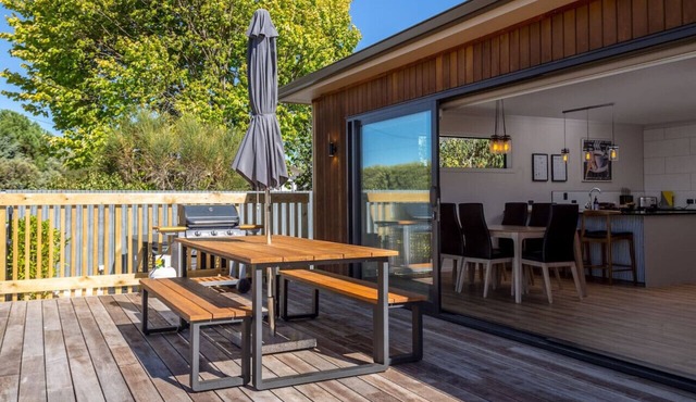 Broadway on New York - Soak, Sip & Relax | Spa Stay in Heart of Martinborough in Martinborough