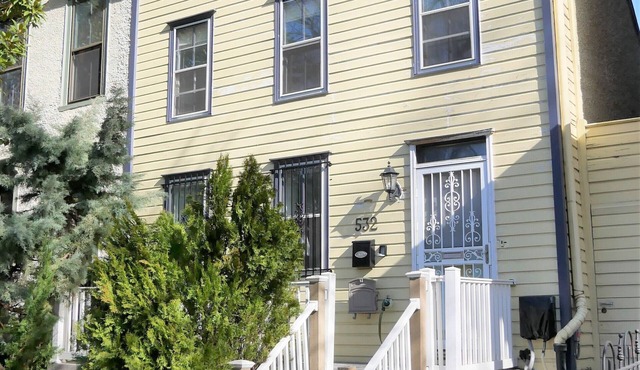 Capitol Hill Historic Home – 3 Bedrooms, 3 Full Baths – Great Location! in Washington