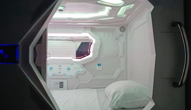 Capsule Hotel Happy lounge