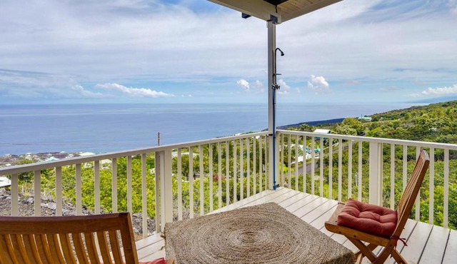 Captain Cook Bungalow w/Panoramic Ocean Views! in Papa Bay Estates