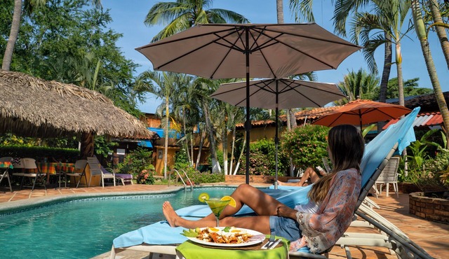 Charming 1 BR Apartment w/terrace, ionization pool system,1min walk to beach in Puerto Escondido