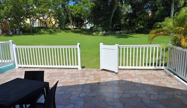 Charming 2-bedroom beach house with WiFi, AC in beautiful Negril in Hanover Parish