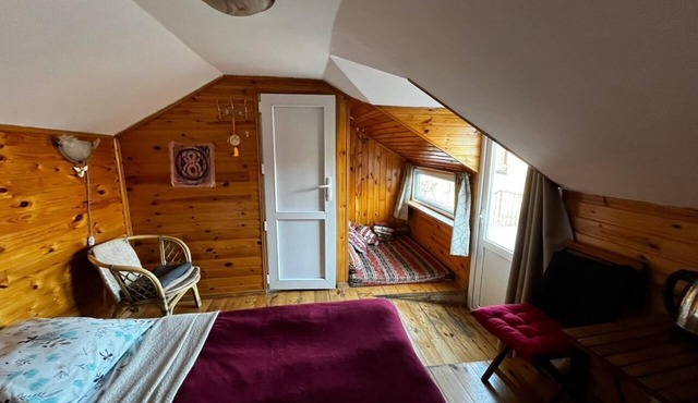 Charming 3-bedroom bed & breakfast with WiFi, AC in lovely Sighnaghi