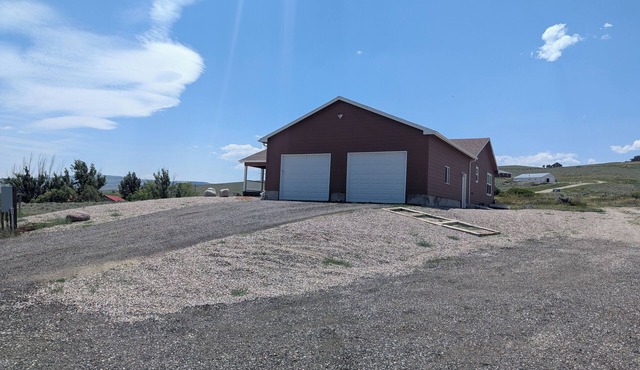 Charming 3-bedroom house with AC, WiFi in beautiful Lander in Lander