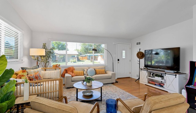 Charming 3BD - BBQ, Backyard - 1 Mile to Olde Town in Arvada