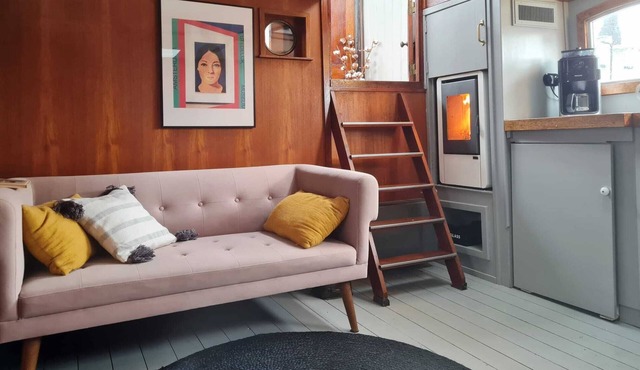Charming captain's cabin on the historic ship De Hoop in Amsterdam