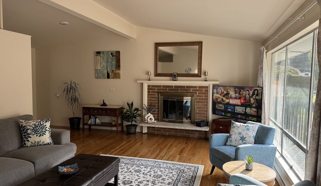 Charming City Home with Professional WFH Setup & AC in Bellevue
