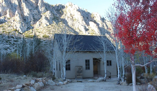 Charming cottage on the River Edge! in Markleeville