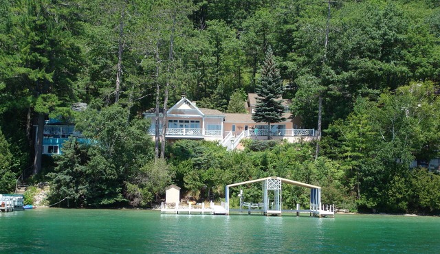Charming Walloon Lake Cottage on the Water in Walloon Lake